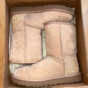 UGG Classic Short in San with Glitter Size 8